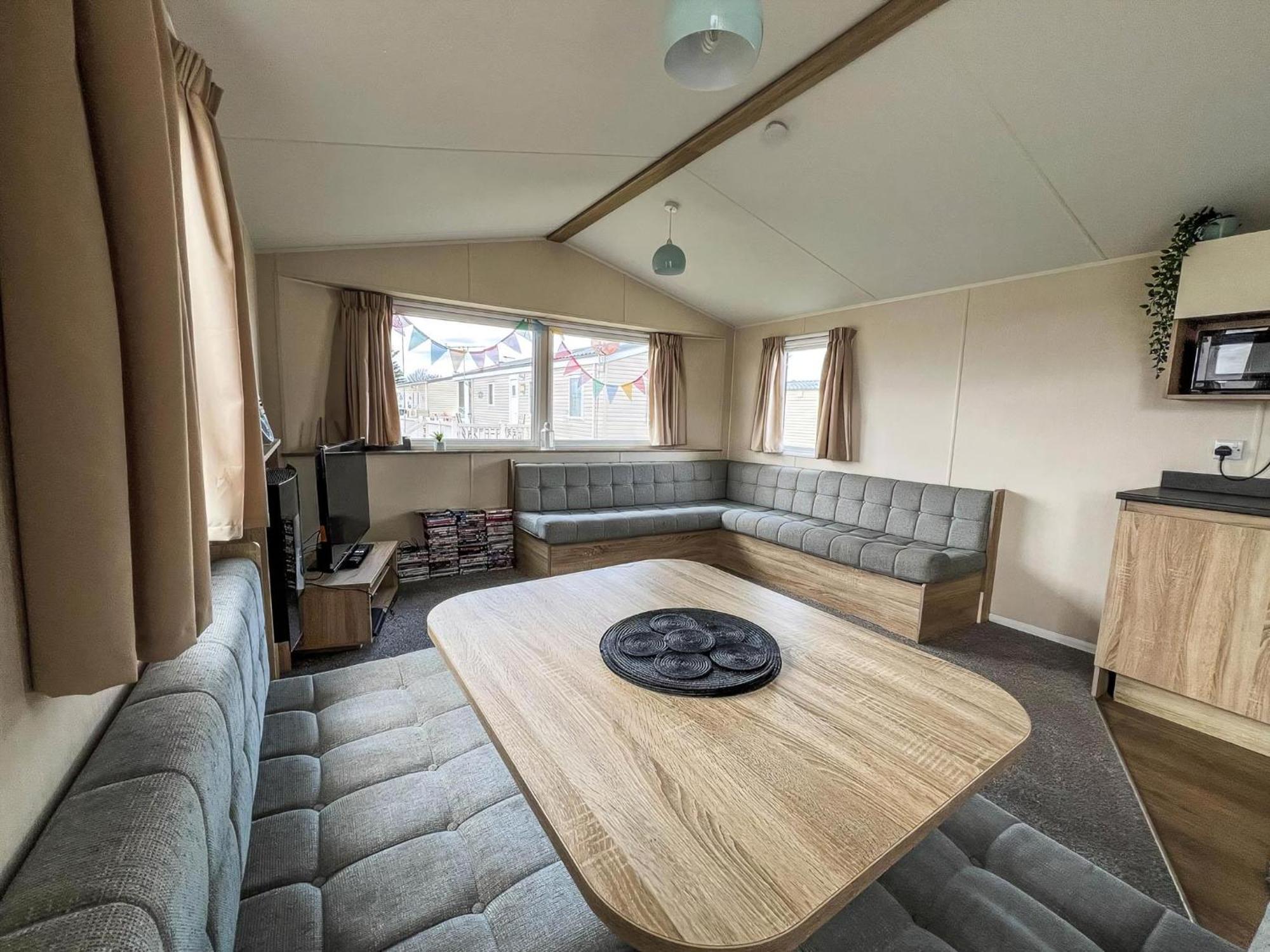Modern 6 Berth Caravan With Wifi At St Osyth Beach In Essex Ref 28051Fv كْلانكتون أون سي المظهر الخارجي الصورة
